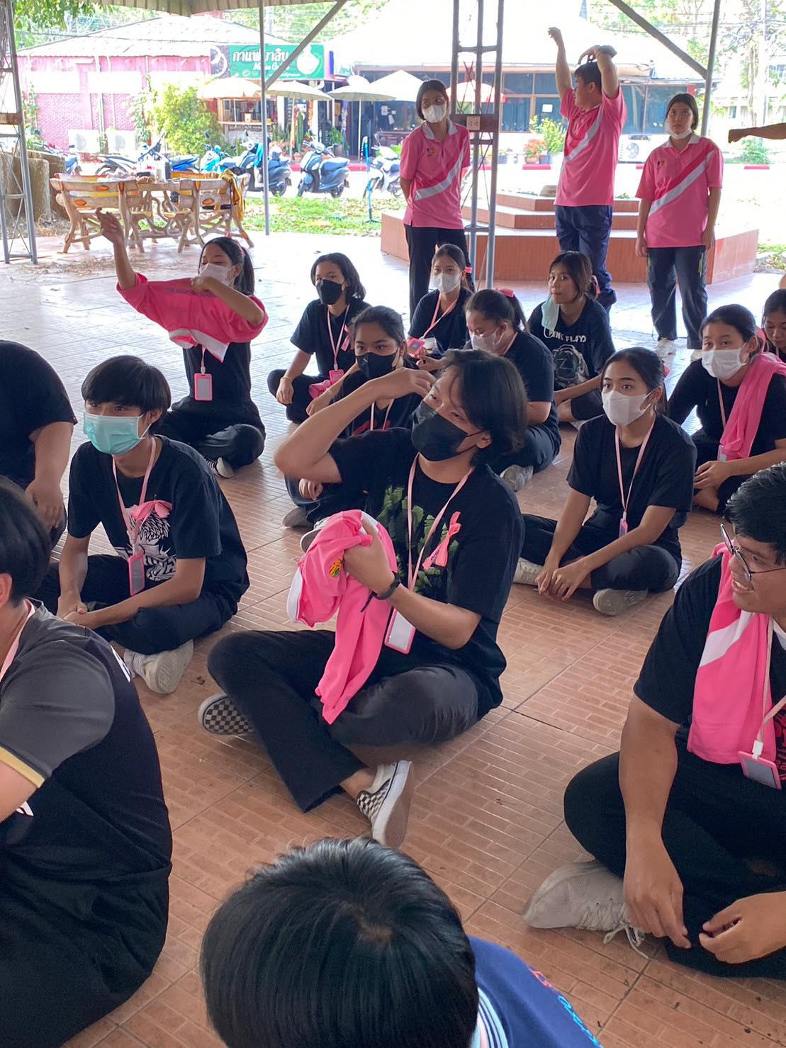 18. วันที่ 23 มีนาคม พ.ศ.2566  กิจกรรม แจก มอบ เสื้อเอกคอมพิวเตอร์ โดยพี่ปี 2  ( 